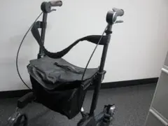 カワムラサイクルの四輪歩行車「KW20」 グリーン バスケット付き