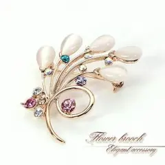 フラワーブーケのブローチ