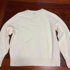 クリーム色 クルーネック トレーナー