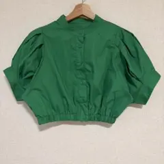 ぽわっとかわいい♡ ショート丈　ブラウス　グリーン　半袖　M sizeのサムネイル