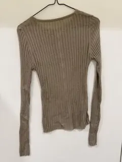 ベージュ リブ編み 長袖ニットトップス　リブニット