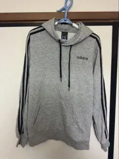 adidas グレー フード付きパーカー