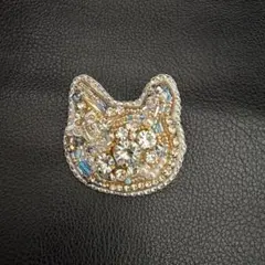 ハンドメイド　ビーズ刺繍ブローチ