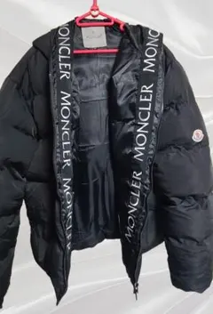 MONCLER ブラック ダウンジャケット