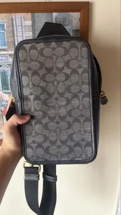 COACH シグネチャー ボディバッグ
