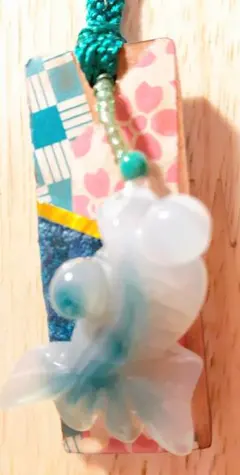 j*n様 【オ 39】天然石 翠の金魚と和柄 木札ネックレス 漆仕上げ ハンドメ