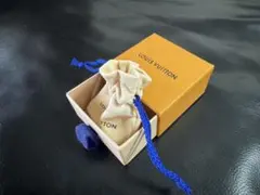 LOUIS VUITTON Vロゴ ピアスのサムネイル