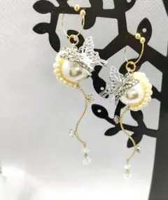 蝶の休息イヤリング　ゴールド　パール　スワロフスキー　一点もの
