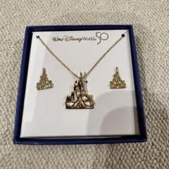 【新品未使用】海外ディズニー50周年記念シンデレラ城ネックレス＆ピアスセット