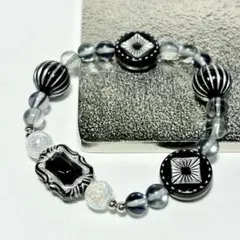 幾何学模様ブラックブレスレット