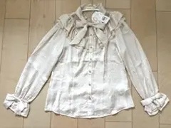 新品未使用タグ付　アクシーズファム　ヴィンテージサテンフリルブラウス　キナリ　M