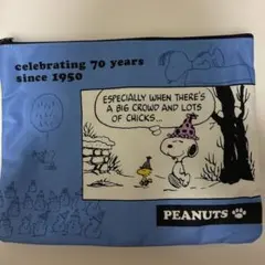美品　スヌーピー PEANUTS 70周年 フラットポーチ ブルー 小物入れのサムネイル