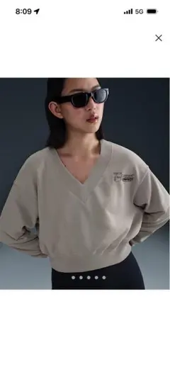 NIKE ベージュ Vネック クロップドスウェット