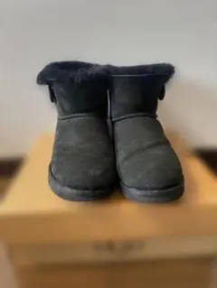 ブラックムートンブーツ ボタン付き