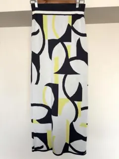アダムエロペ　幾何学柄スカート