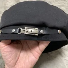 黒い調整可能なベレー帽