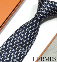 極美品 HERMES ネクタイ シェーヌダンクル アンカー 光沢 極美品 HERMES ネクタイ シェーヌダンクル柄 ネイビー - メルカリ
