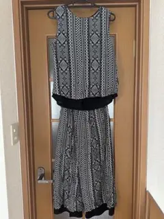 ノースリーブトップスとワイドパンツセット