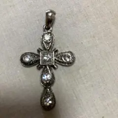 クロスペンダントベッド