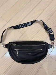 GUESS ブラック ボディバッグ