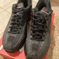 【お買い得】Nike Shox R4ブラック スニーカー