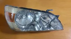 アルテッツァ　純正右 ヘッドライト　ハロゲン球のサムネイル