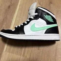 Nike air Jordan one mid ブラック／ミントのサムネイル