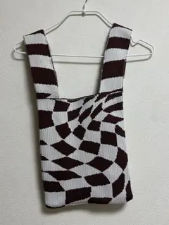 ブラウンとホワイトのチェック柄バッグ