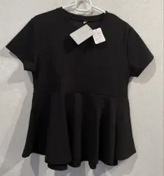 新品 coca エンボス　ペプラムカットソー ブラック Mサイズのサムネイル