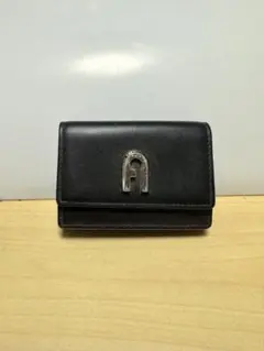 FURLA 黒のレザー三つ折り財布