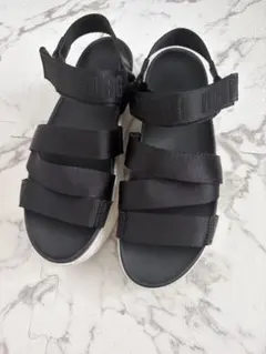 UGG サンダルのサムネイル