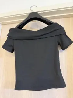 オフショルトップス