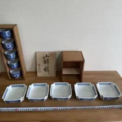 【未使用】有田焼　哲山　作　桜の青い模様の皿5枚と木製収納箱　定価13,000円