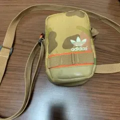 adidasオリジナルのミニバックのサムネイル