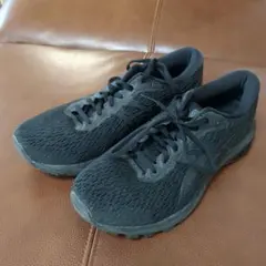 アシックス ランニングシューズ　黒