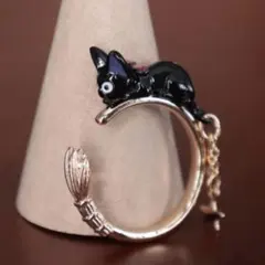 新品 ジブリ ホウキつかまりジジリング13号