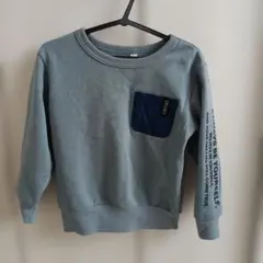 グレーのポケット付き長袖カットソー 110