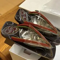 【新品未使用】なかむら 高級下駄 二枚歯 彫刻入り 漆塗り風 箱付き