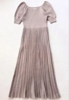 Rady プリーツニットワンピース　パフスリーブ　半袖　ベージュ　F