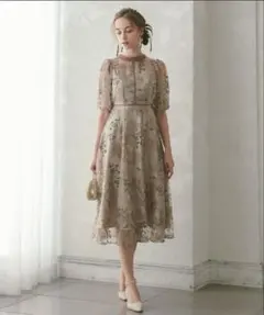 フラワーエンブロイダリードレス　ピンクMサイズ