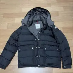 MONCLER ブラック ダウンジャケット