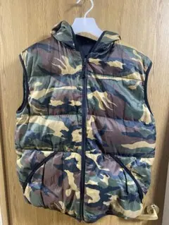 リバーシブル　フード付き　ダウンベスト　カモフラージュ/ブラック　XL