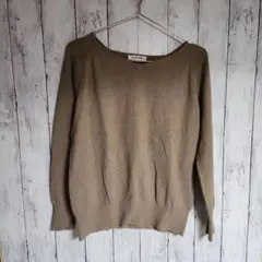 ナチュラルビューティベーシック ベージュ Vネックニット M　J-42