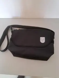 ブラックメッセンジャーバッグ