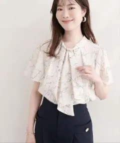 natural couture ゴールドバー付きボウタイブラウスのサムネイル