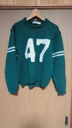 ダークグリーンセーター