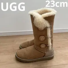 【UGG】UGGムートンブーツ　トリプルベイリーボタン　ボアブーツ　23cm