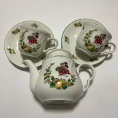 東京ディズニーランド 限定 ミニーマウス カップ＆ソーサー 2つとティーポット