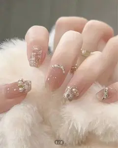 ベージュクリスタルネイルチップ 24個入り