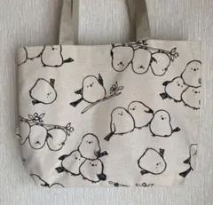 ハンドメイド　トートバッグ　肩掛けバッグ　鳥柄　シマエナガ柄